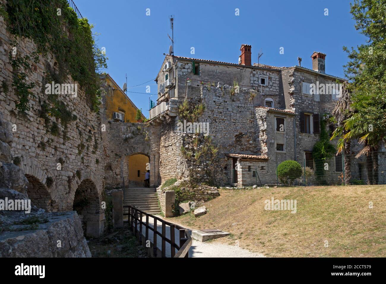 Reste der Stadtmauer, Altstadt, Porec, Istrien, Kroatien Stockfoto