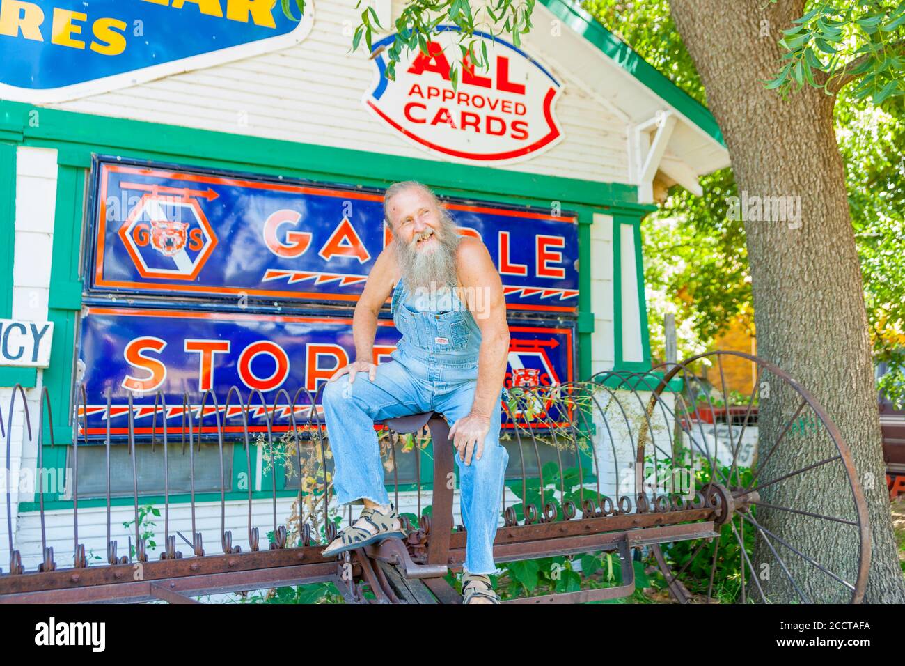 Erick USA - September 11 2015; Sandhills Curiosity Shop in kleiner Stadt an der Route 66 bekannt für seine Sammlung von alten Route Erinnerungsstücken mit seiner rednec Stockfoto