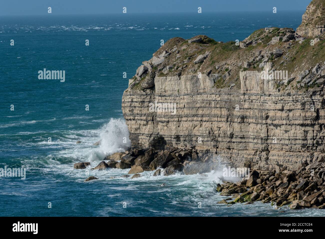 Kalksteinfelsen an der Südostküste der Isle of Portland, Dorset Stockfoto