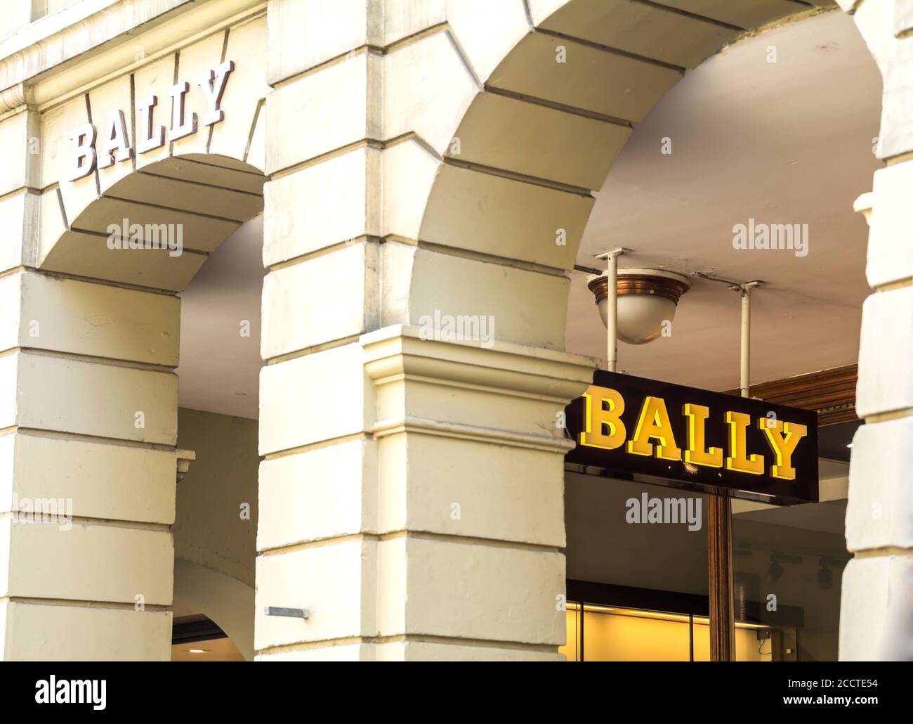 Bally Store Outlet . Bally ist eine in der Schweiz ansässige  Luxusgütermarke, die Schuhe, Accessoires und Handtaschen herstellt  Stockfotografie - Alamy