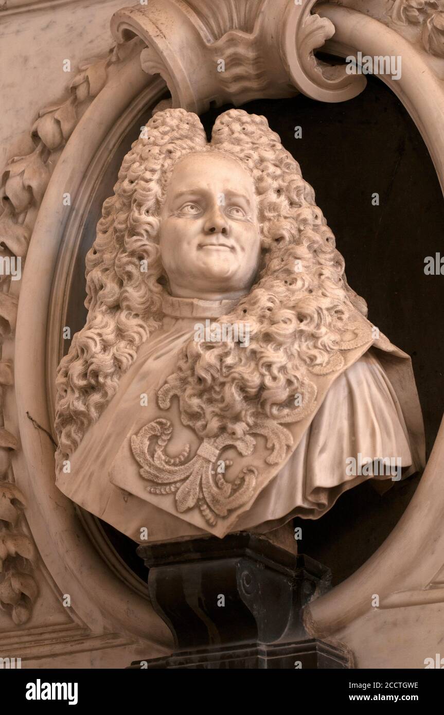 Refined hair stiyle of a nable man statue in Palazzo Te, Mantova (Italy) Stockfoto