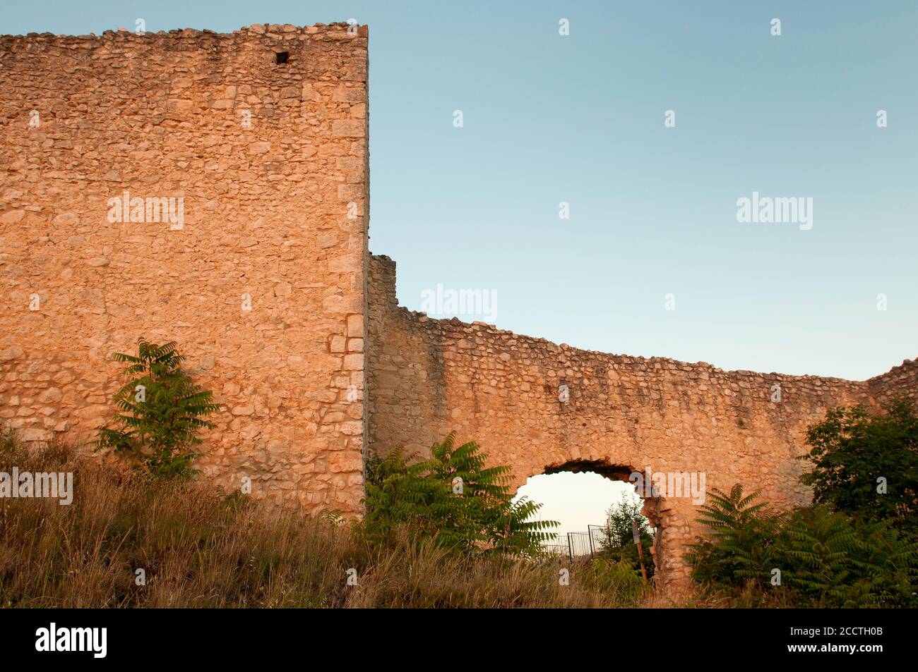 Die Ruinen der Burg von Bominaco (L'Aquila, Italien) Stockfoto