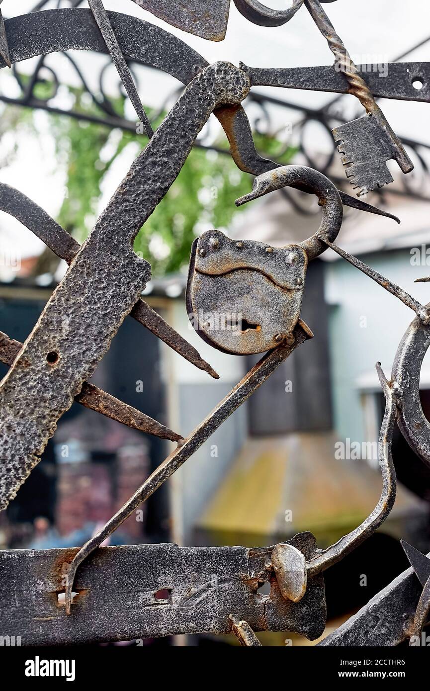 Textur.verschiedene Gegenstände von einem Schmied, kombiniert. Schmiede. Stockfoto