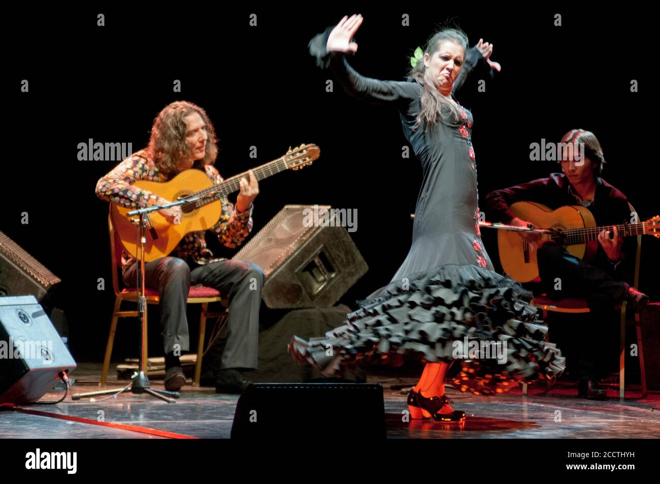 Tomatito, spanische Flamenco-Gitarristin, mit Tänzerin auf der Bühne Stockfoto