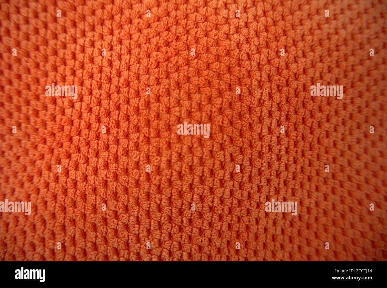 Orangefarbene Textur mit vielen Löchern Stockfoto