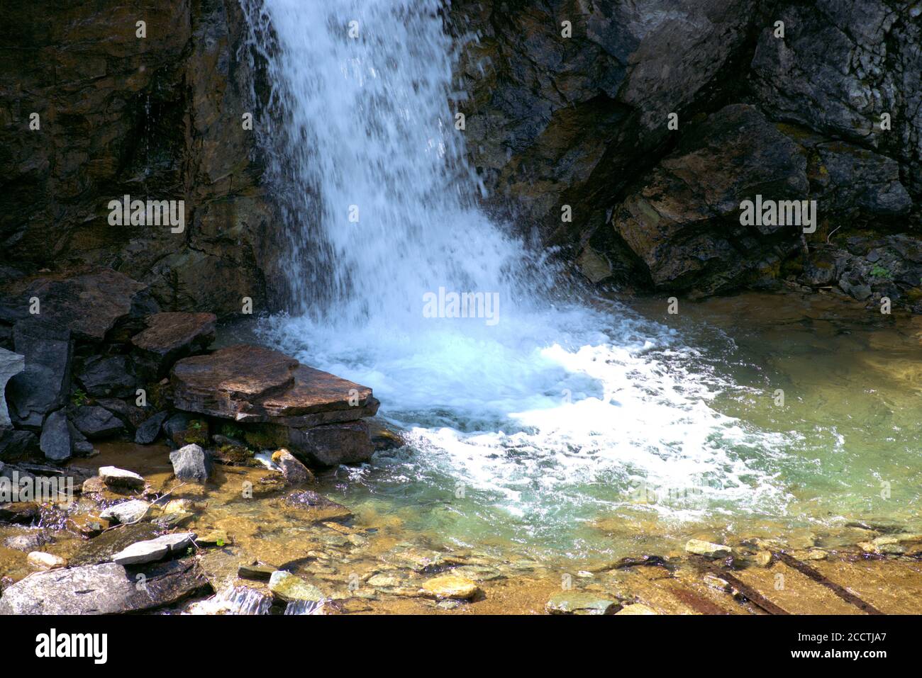 Alpenwasserfall in Zervreila in der Schweiz Stockfoto