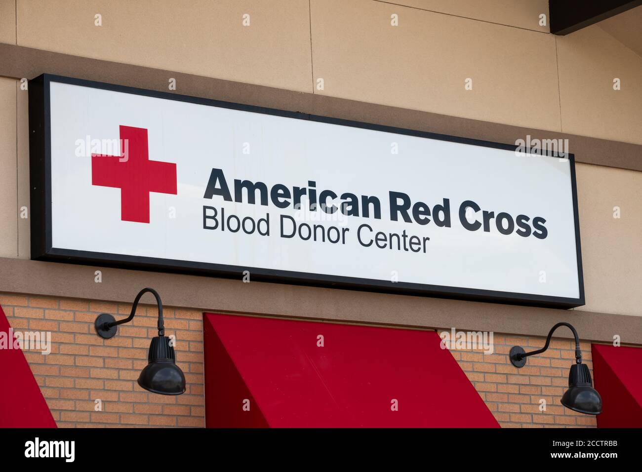 ARDEN HILLS, MN/USA - 23. AUGUST 2020: American Red Cross Blood Donation Center. Stockfoto