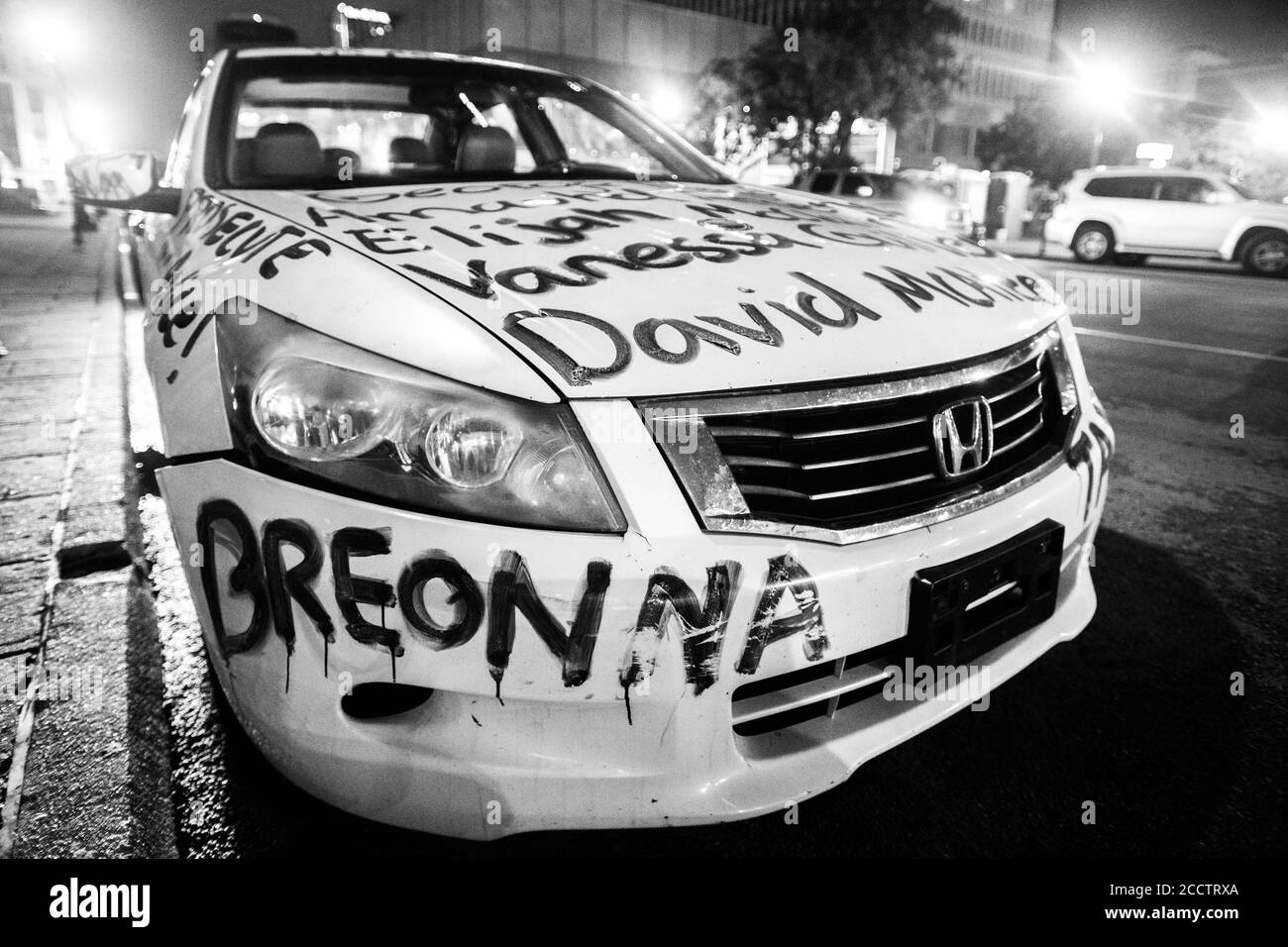 Louisville, KY, USA. August 2020. Ein Auto sitzt in der Nähe von Jefferson Square Park in Louisville, Kentucky nach der Polizei schießen auf Jacob Blake am 23. August 2020 in Kenosha, Wisconsin . ( Credit: Chris Tuite/Image Space/Media Punch)/Alamy Live News Stockfoto