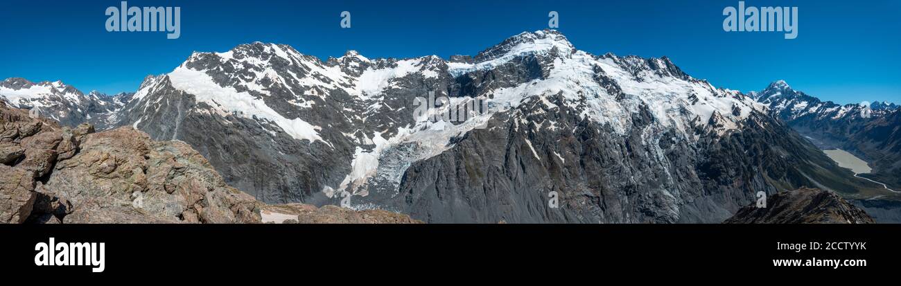 Panorama der Müllerhütte Route in Mt. Cook Nationalpark, Aorak/Mt. Cook und Hooker See auf der rechten Seite, Südinsel/Neuseeland Stockfoto