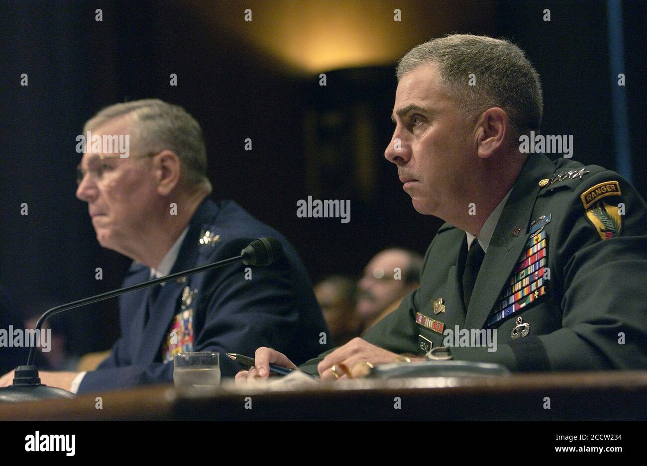 John Abizaid und Richard Myers bezeugen vor dem US-Senate Appropriations Committee. Stockfoto