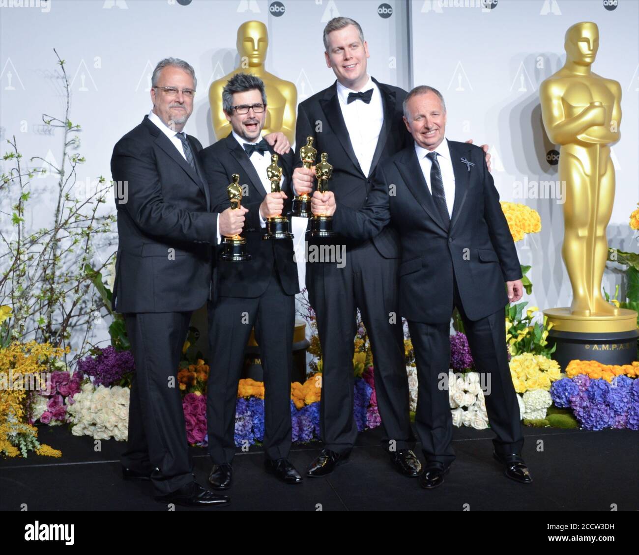 2. März 2014, Hollywood, Kalifornien, USA: Chris Hemsworth, Skip Lievsay, NIV Adiri, Christopher Benstead und Chris Munro posieren im Presseraum während der Oscars im Loews Hollywood Hotel. (Bild: © Billy Bennight/ZUMA Wire) Stockfoto