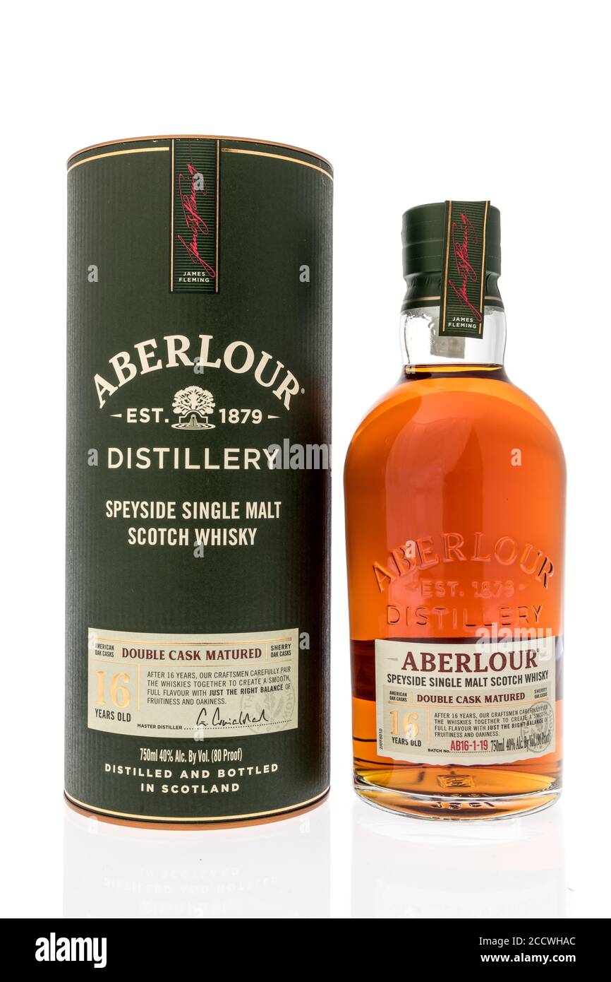 Winneconne , WI - 21. August 2020: Eine Flasche Aberlour Single 16 Jahre alten Scotch Malt Whisky auf einem isolierten Hintergrund. Stockfoto