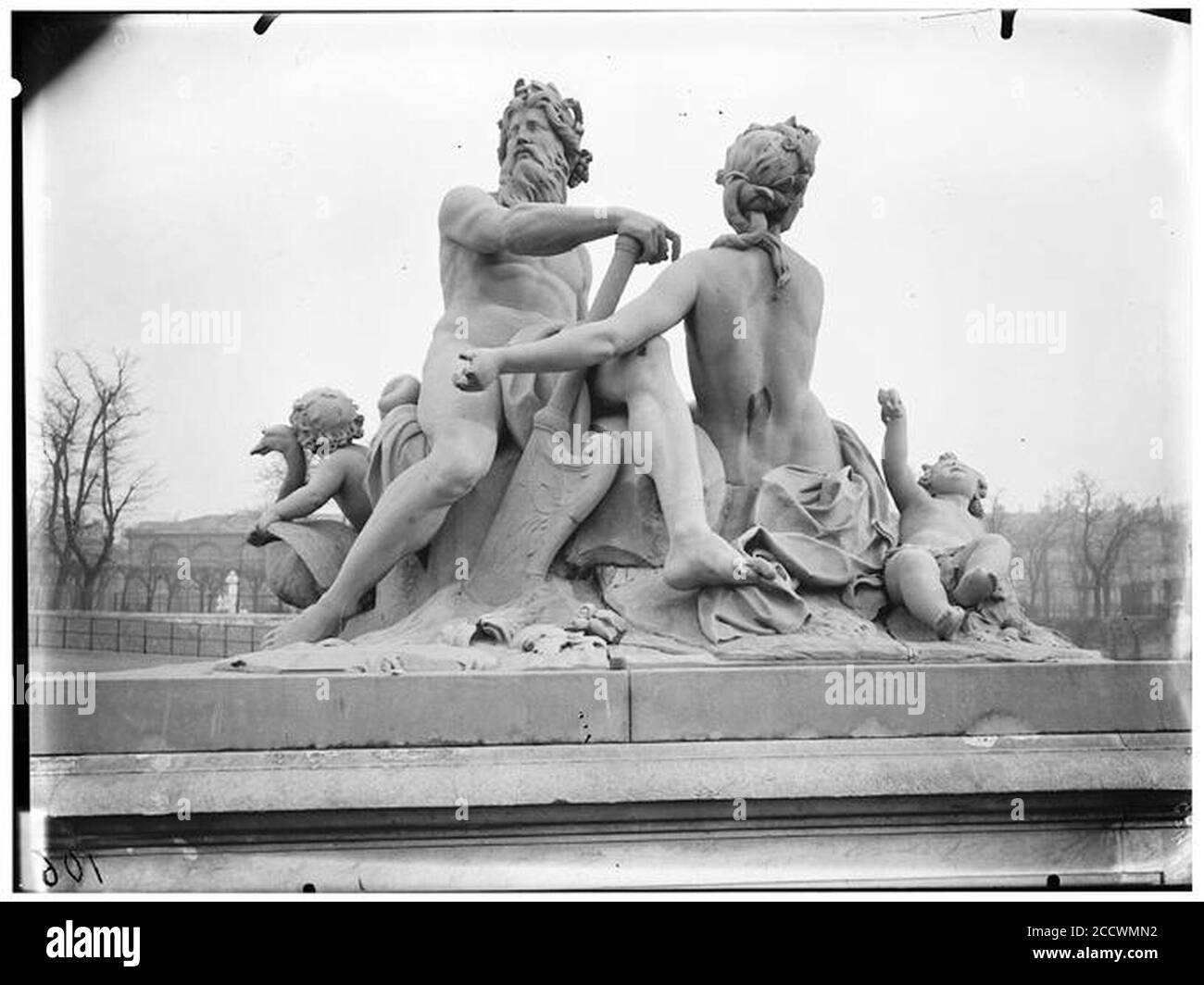 Jardin des Tuileries - Statue de La seine et de La Marne - Paris 01 - Médiathèque de l'architecture et Du patrimoine - Stockfoto