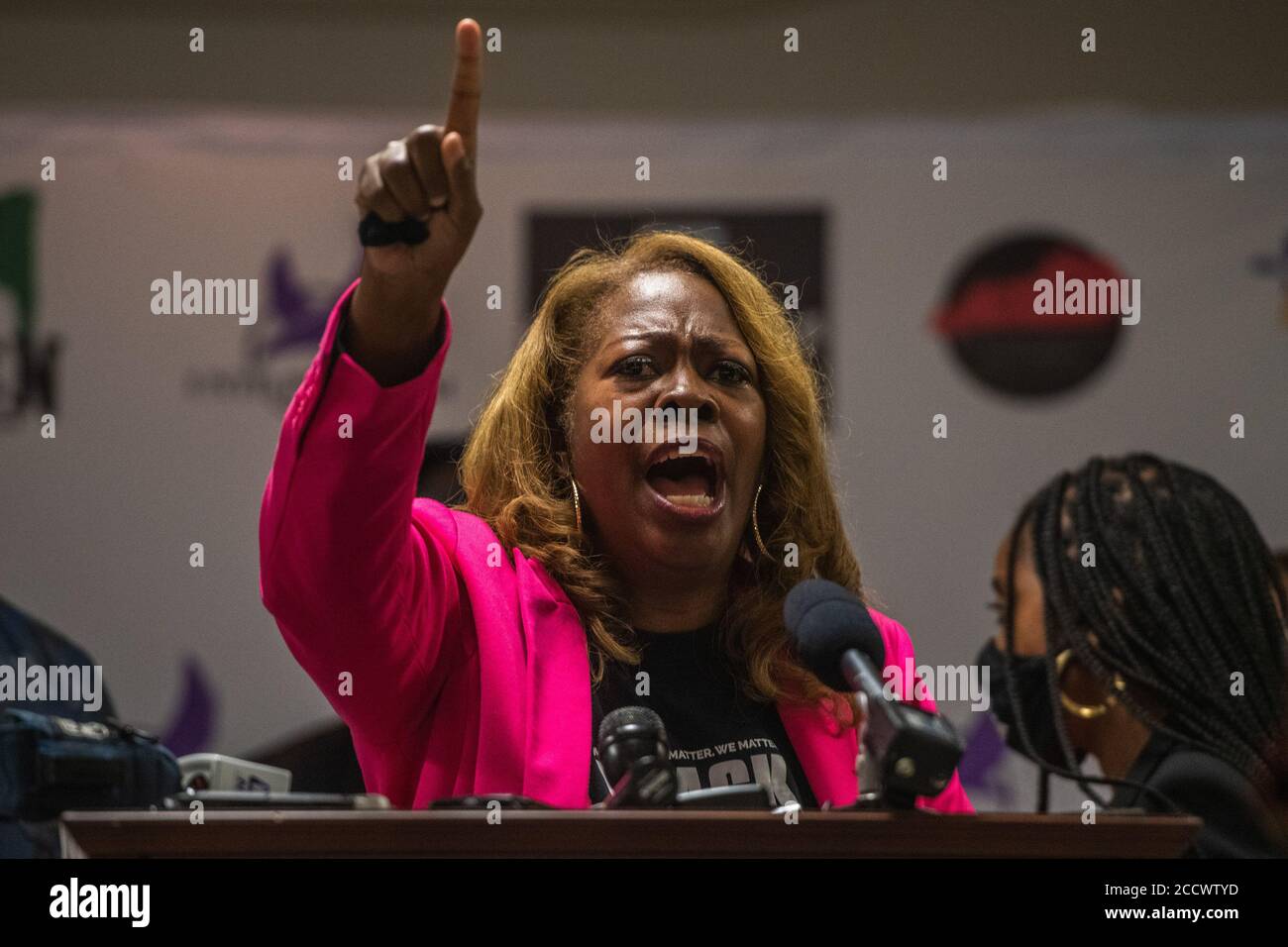 Louisville, Usa. August 2020. LOUISVILLE, KY- AUGUST 24: LaToshe Brown von Black Voters Matter spricht auf der Until Freedom Pressekonferenz, die für "Breonna's Law for Kentucky", ein landesweites Verbot von No-Knock-Warrants während des dritten Tages der BreonnaCon am Simmons College am 23. August 2020 in Louisville, Kentucky, drängt. (Foto von Chris Tuite/ImageSPACE) Credit: Imagespace/Alamy Live News Stockfoto