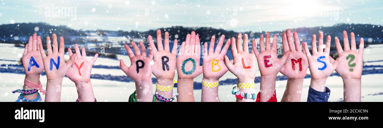 Kinder Hände Gebäude Wort Keine Probleme, Verschneiten Winter Hintergrund Stockfoto