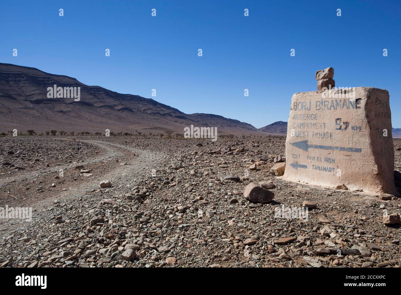 Meilenstein im Anti-Atlas, Marokko Stockfoto