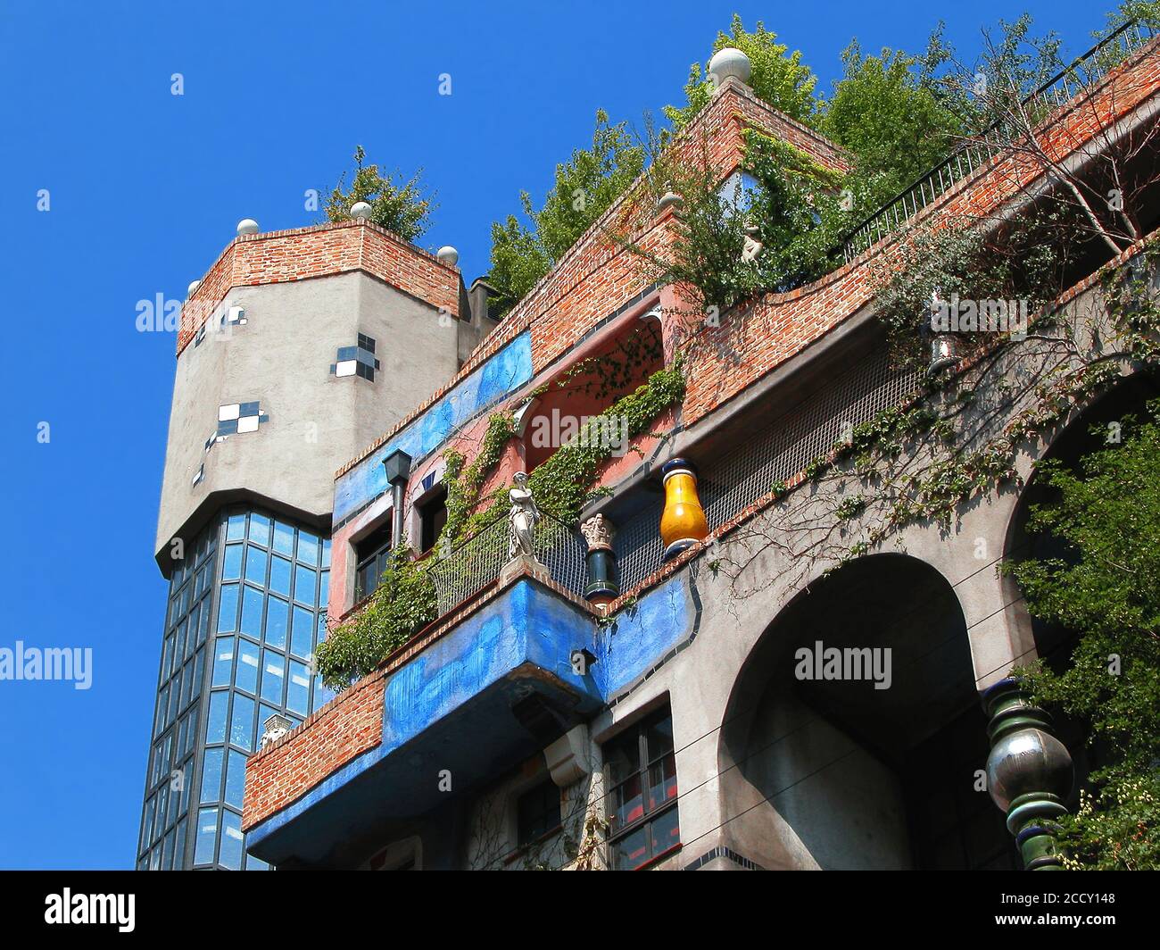 Das markante Hundertwasserhaus von Friedensreich Hundertwasser, Ecke Löwengasse und Kegelgasse, Wien, Österreich Stockfoto