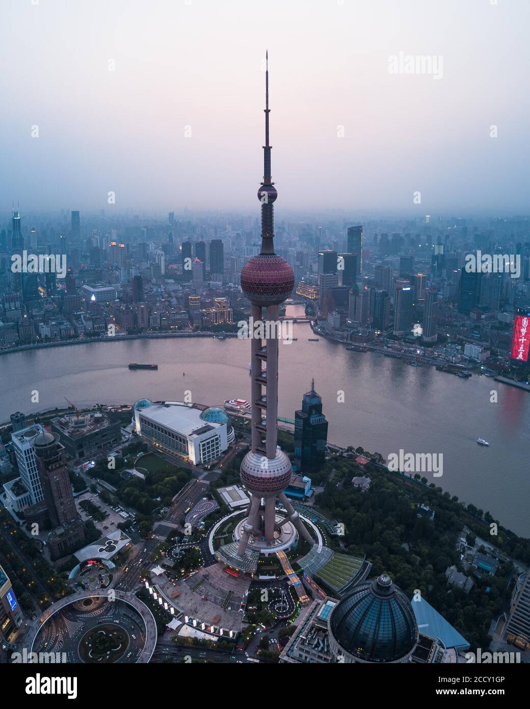 Business District bei Sonnenuntergang, The Bund Shanghai, China Stockfoto