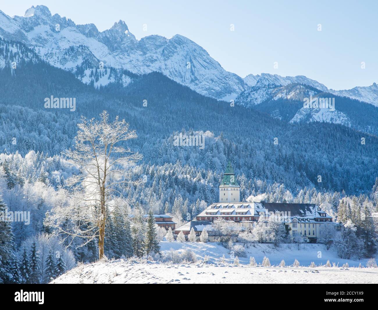 Elmau castle schloss elmau in winter -Fotos und -Bildmaterial in hoher  Auflösung – Alamy
