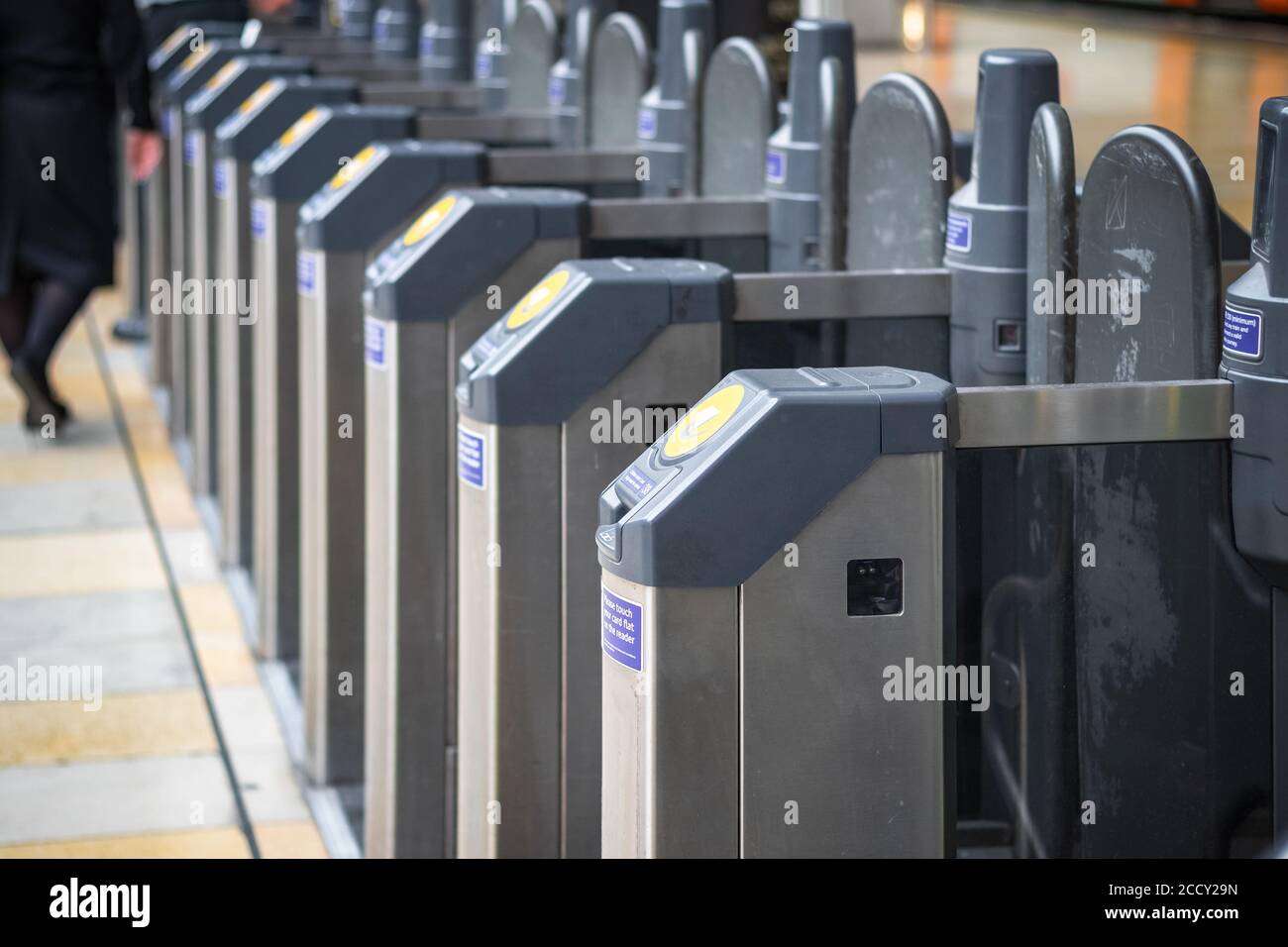 Selektiver Fokus, automatische Ticketbarrieren am Bahnhof London Paddington Stockfoto