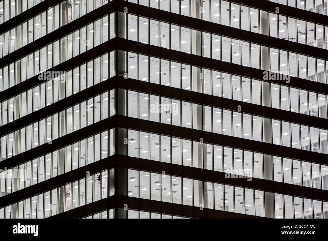Fassade eines Bürogebäudes am Stadtrand von Madrid, Spanien Stockfoto