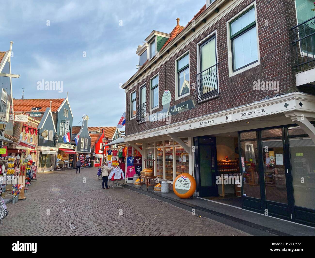 Volendam, Niederlande-Oktober 7,2019: Volendam ist eine Stadt in Nordholland, 20 Kilometer nördlich von Amsterdam. Manchmal auch die Perle der Zuiderze genannt Stockfoto