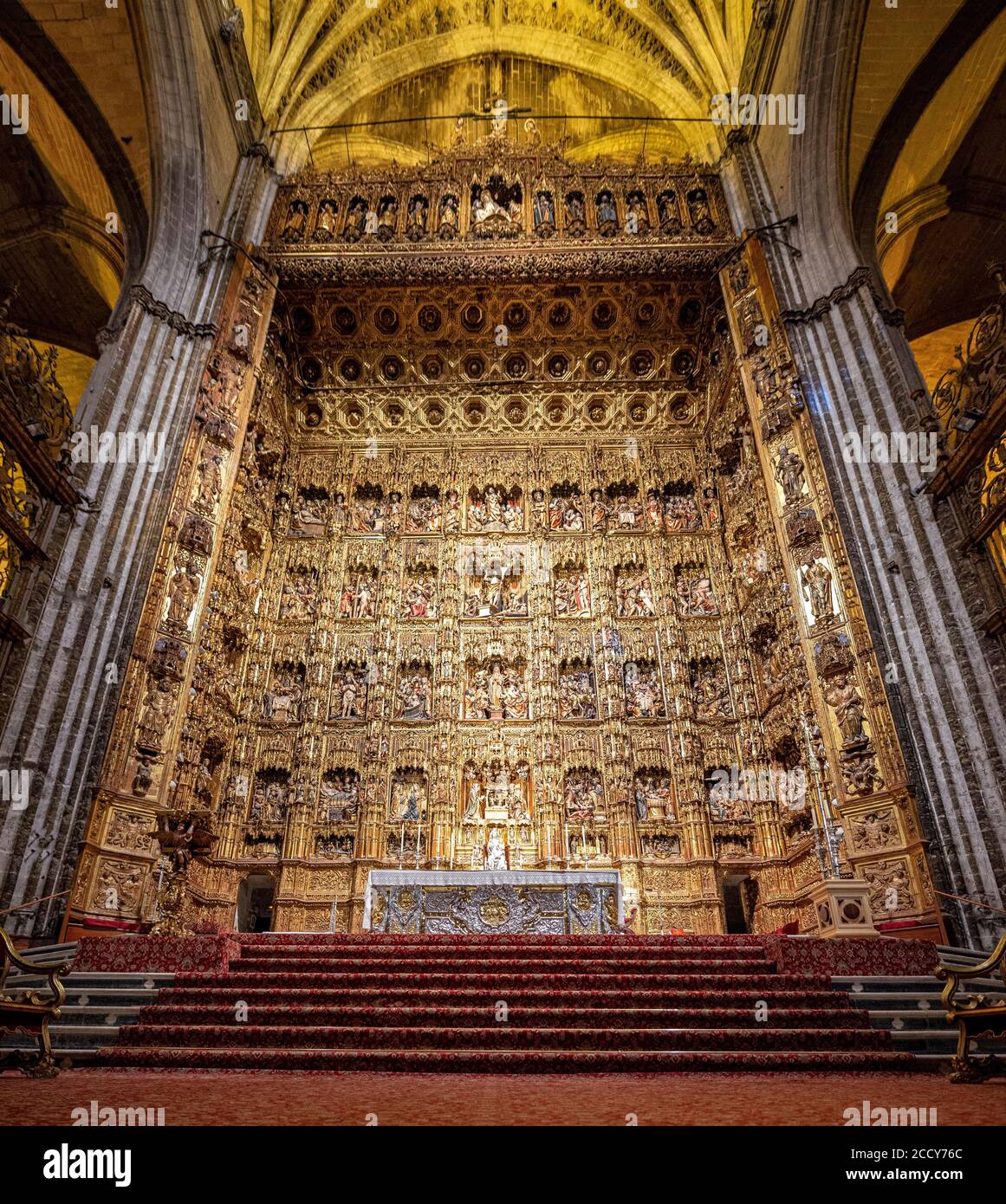Goldener Hauptaltar mit biblischen Figuren, Chor der Kathedrale von Sevilla, Kathedrale Santa Maria de la Sede, Sevilla, Andalusien, Spanien Stockfoto