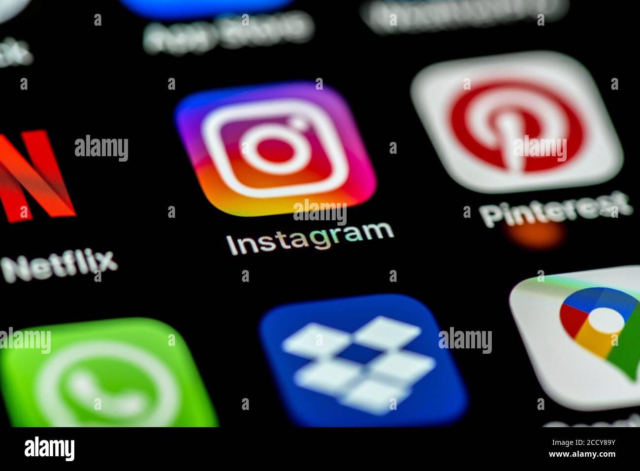 Instagram und Pinterest, Social Media, App-Icons auf dem Handy-Display, iPhone, Smartphone, Nahaufnahme, Vollbild Stockfoto