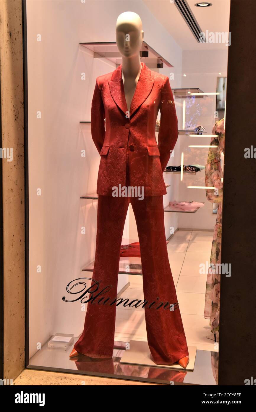 CLOSEHS AUF DISPALY IN BLUEMARINE BOUTIQUE IN BORGOGNONA STREET Stockfoto