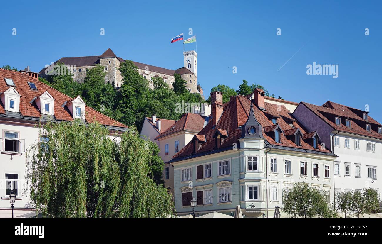 Die Burg von Ljubljana ist die größte und am meisten besuchte der Burgen in der slowenischen Hauptstadt. Die mittelalterliche Struktur steht auf Schloss H Stockfoto