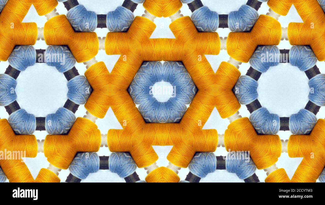 Digital gestaltes Design mit Kaleidoskop-Effekt in Blau und Orange Farbe Stockfoto