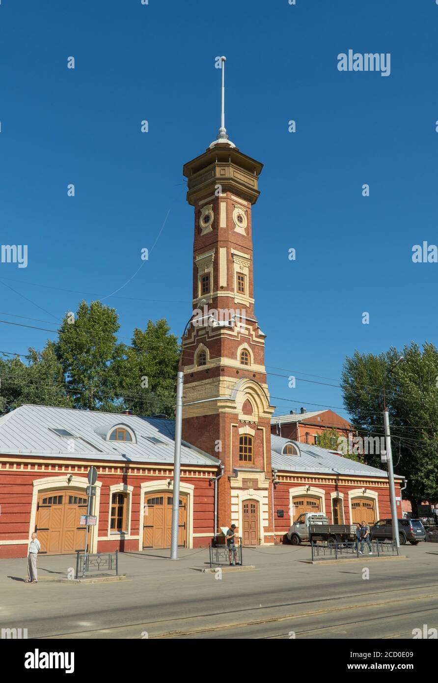 Russland, Irkutsk, August 2020: Alter Feuerbeobachtungsturm. Historisches und kulturelles Denkmal. Stockfoto