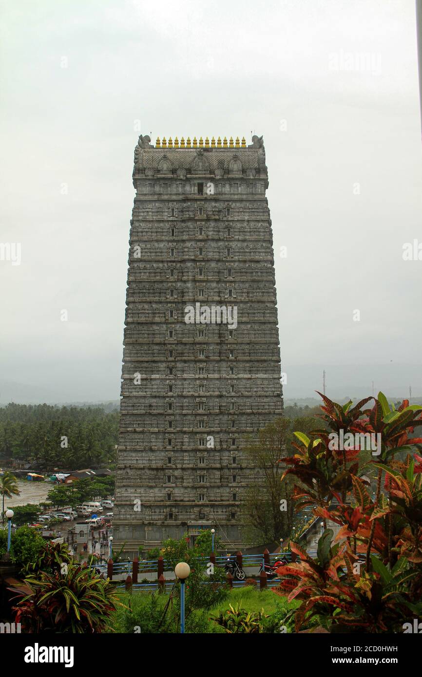 Das atemberaubende Bildnis von Shiva in Murudeshwar soll die zweithöchste Shiva-Statue der Welt sein, ein berühmtes Pilgerzentrum für Hindus. Stockfoto