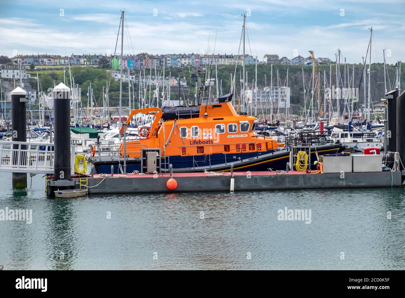 RNLI Rettungsboot im Hafen von Brixham, Devon, UK Stockfoto