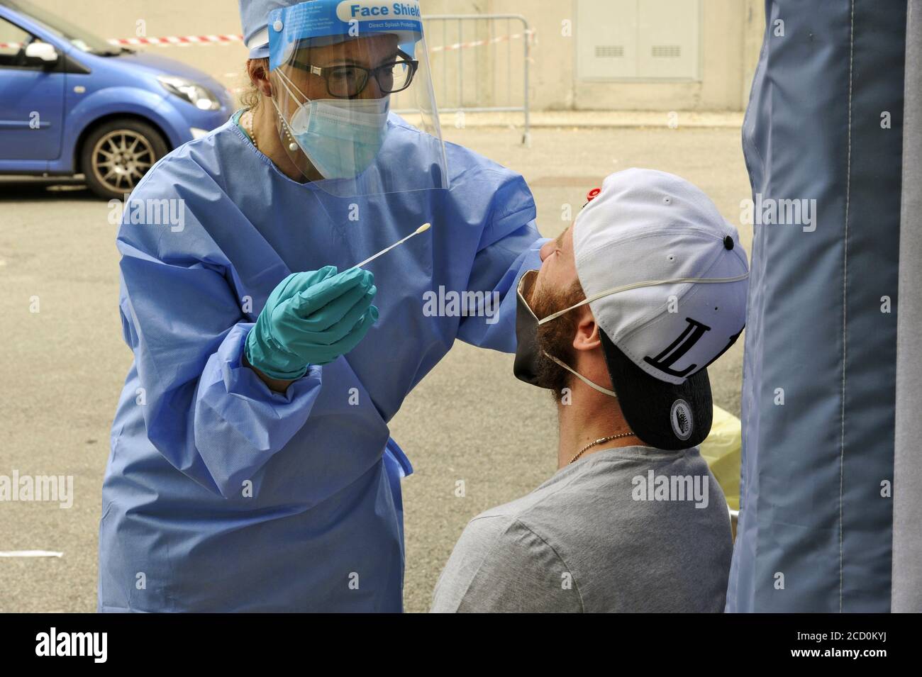 Mailand (Italien), Abstrichbesteck für die Diagnose einer Covid-19-Virusinfektion im Krankenhaus von San Paolo Stockfoto