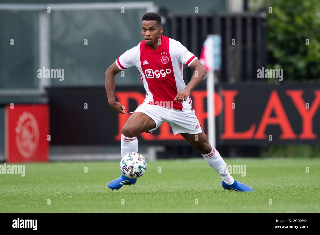 AMSTERDAM , 25-08-2020 , Sportpark de Toekomst , Fußball, freundliches Testspiel, Saison 2020-2021 , Ajax - Holstein Kiel , Ajax-Spieler Jurien Timber Stockfoto