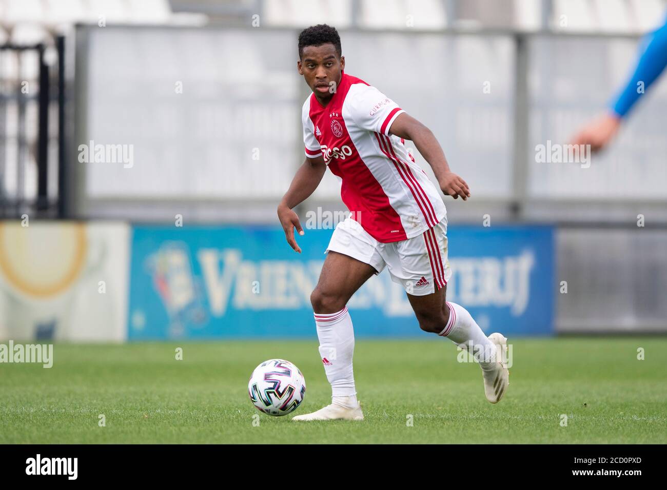 AMSTERDAM , 25-08-2020 , Sportpark de Toekomst , Fußball, freundliches Testspiel, Saison 2020-2021 , Ajax - Holstein Kiel , Ajax Spieler Quinten Timber Stockfoto