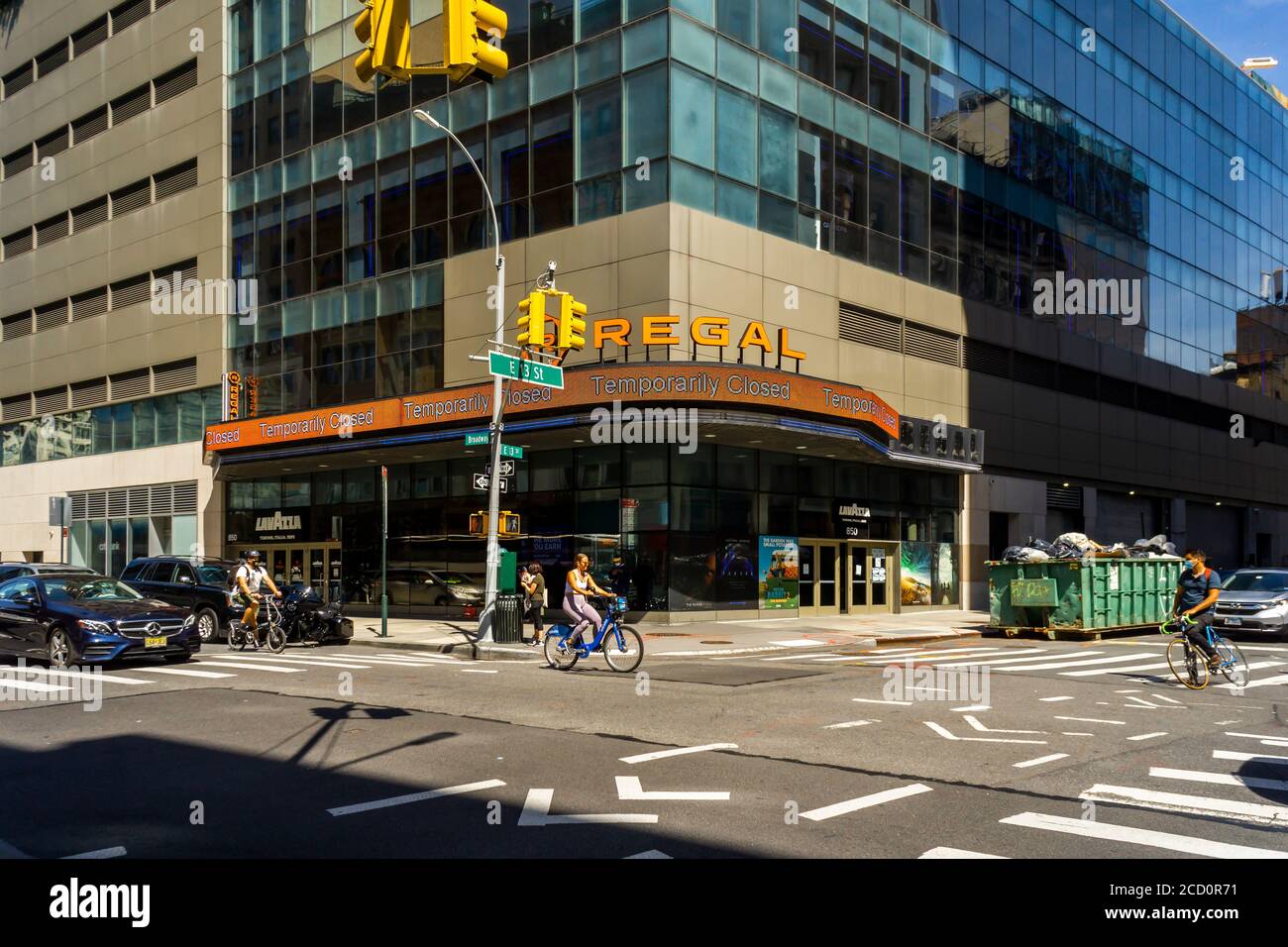 Geschlossen Regal Cinemas Multiplex in der Greenwich Village Nachbarschaft in New York am Donnerstag, 20. August 2020. (© Richard B. Levine) Stockfoto