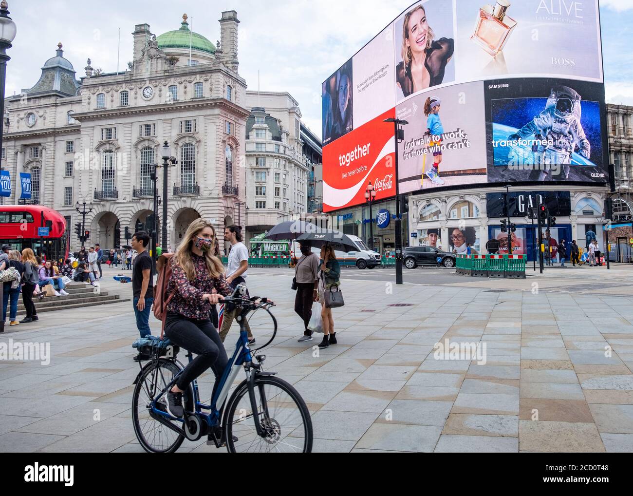 London - August 2020: Ruhige Londoner Straßenszene am Piccadilly Circus, fast leer wegen der Auswirkungen des Coronavirus Stockfoto