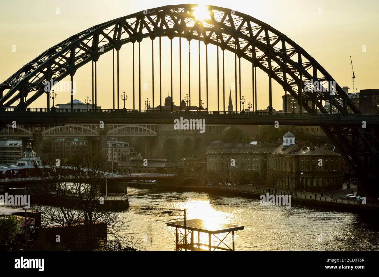 Iron Bridge bei Sonnenuntergang mit River Tyne; Newcastle upon Tyne, Tyne and Wear, Northumberland, England Stockfoto