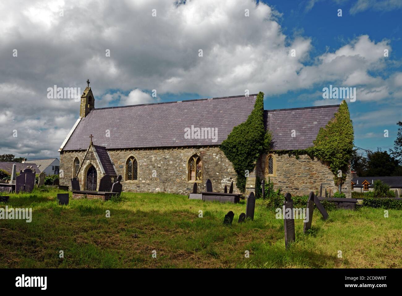 St. Deiniol's Church, Llanddaniel Fab, Anglesey, ist eine Pfarrkirche aus dem 19. Jahrhundert, die aber nicht mehr zum Gottesdienst genutzt wird. Es ist ein denkmalgeschütztes Gebäude. Stockfoto