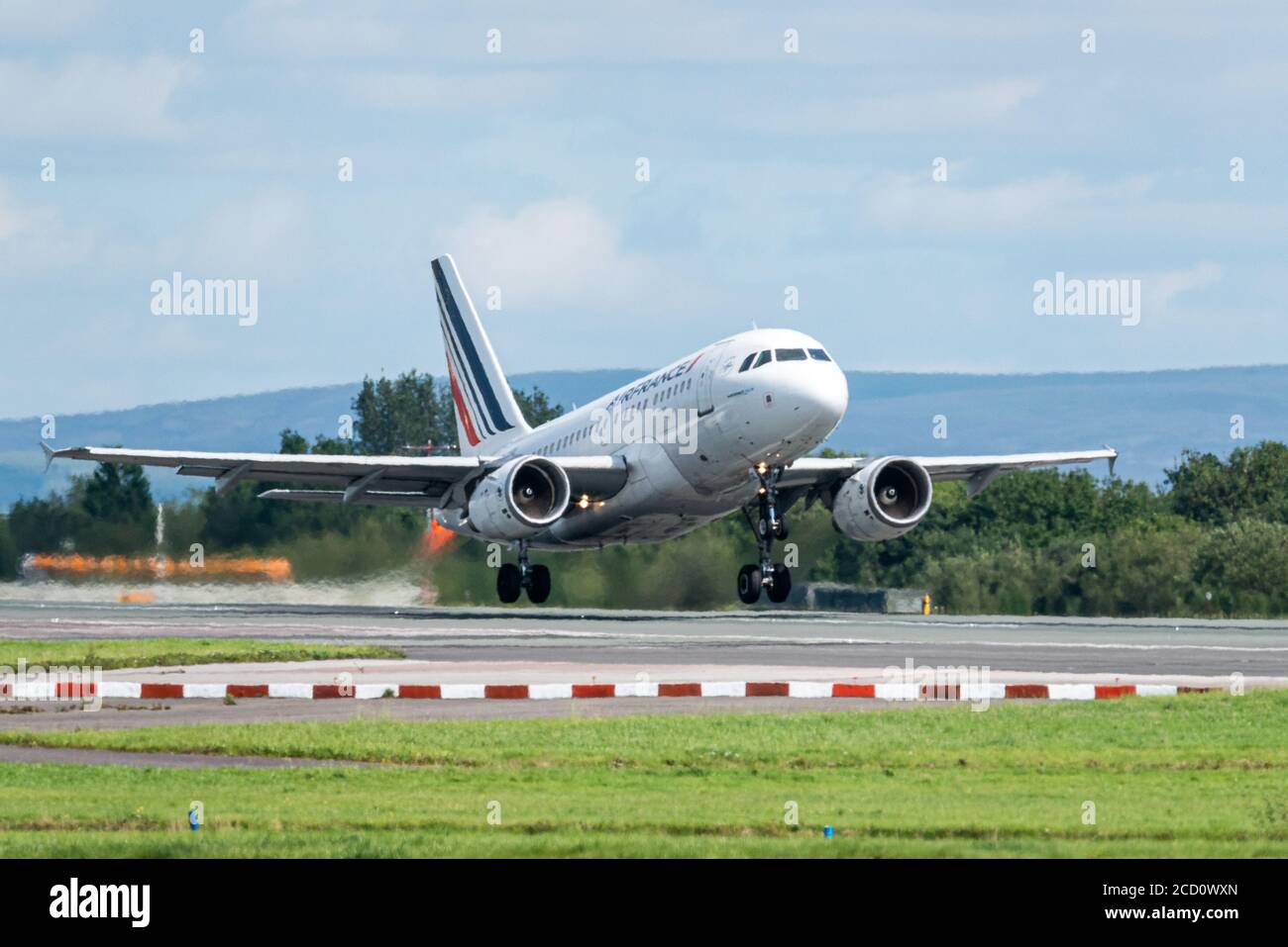 MANCHESTER UK, AUGUST 24 2020: Air France Airbus A318-111 Flug AF1069 nach Paris, Frankreich, ist dokumentiert Start von der Start-und Landebahn 23R. Stockfoto