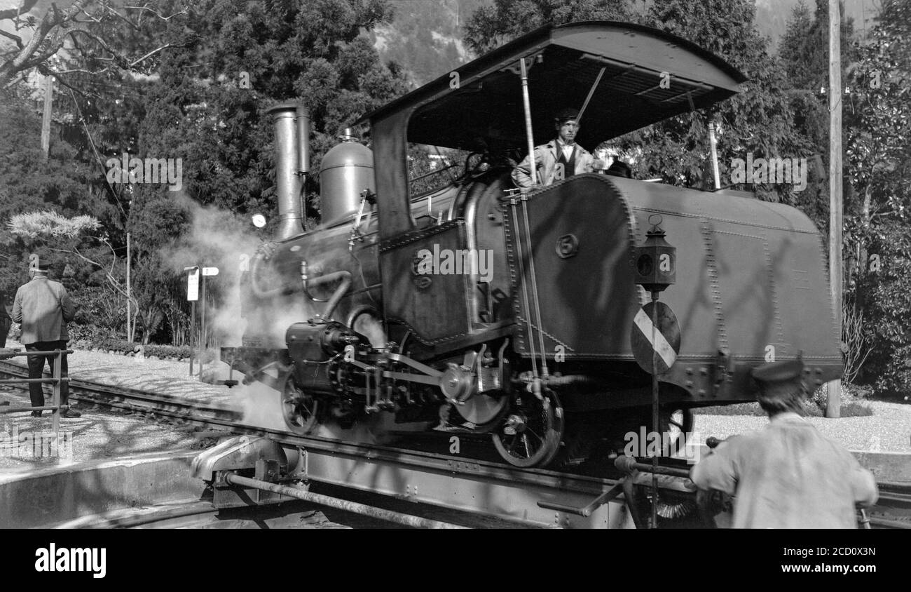 Ein altes Schwarz-Weiß-Foto aus den 1920er Jahren, das Motoren der Rigi Bergbahn in der Schweiz zeigt. Dies war die erste Bergbahn in Europa. Stockfoto