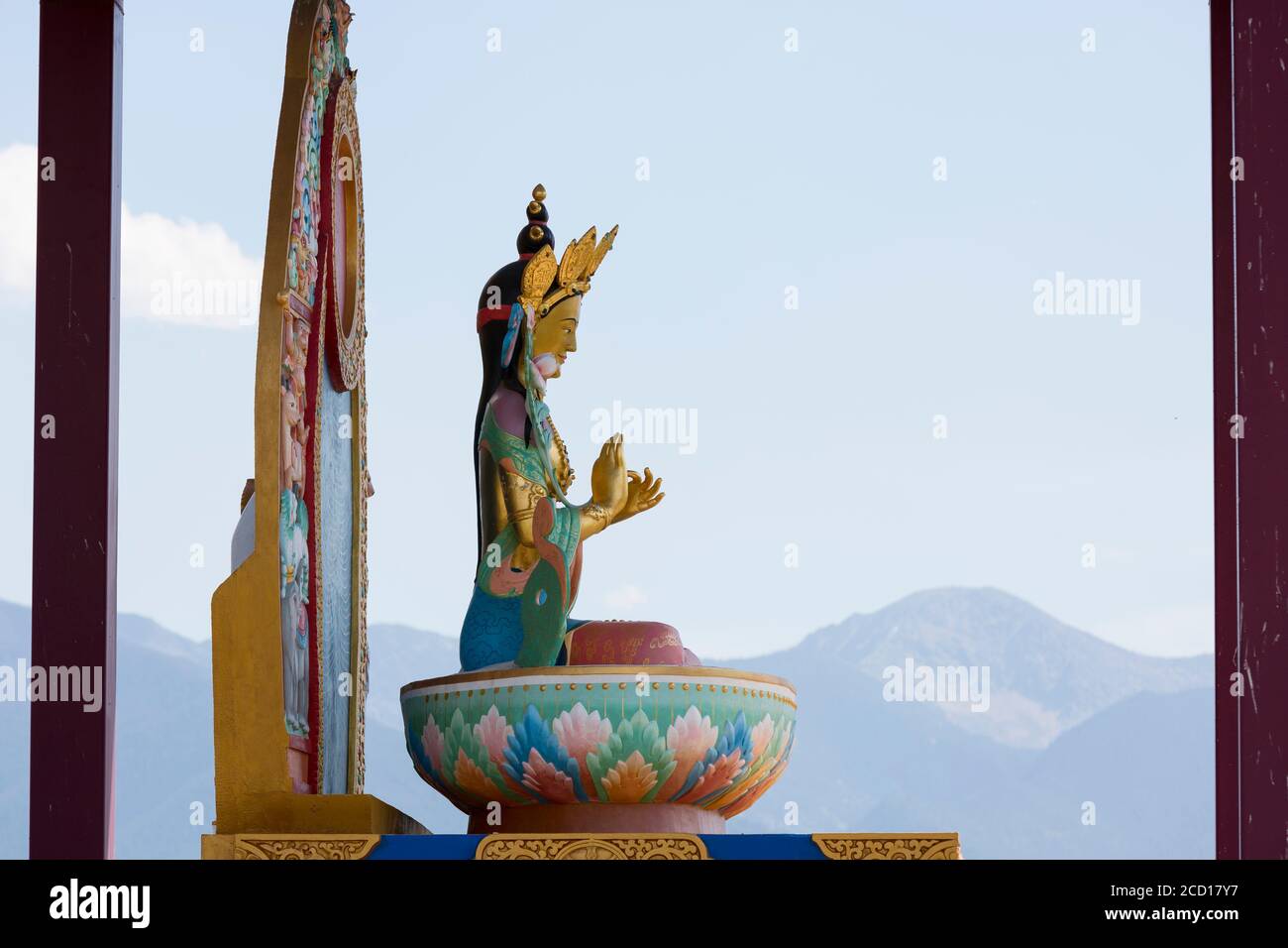 Statue von Yum Chenmo „die gute Mutter“ im Garten der tausend Buddhas in Arlee, Montana am 24. Juli 2020. Gegründet von Gochen Tulku Sang-ngag Rin Stockfoto