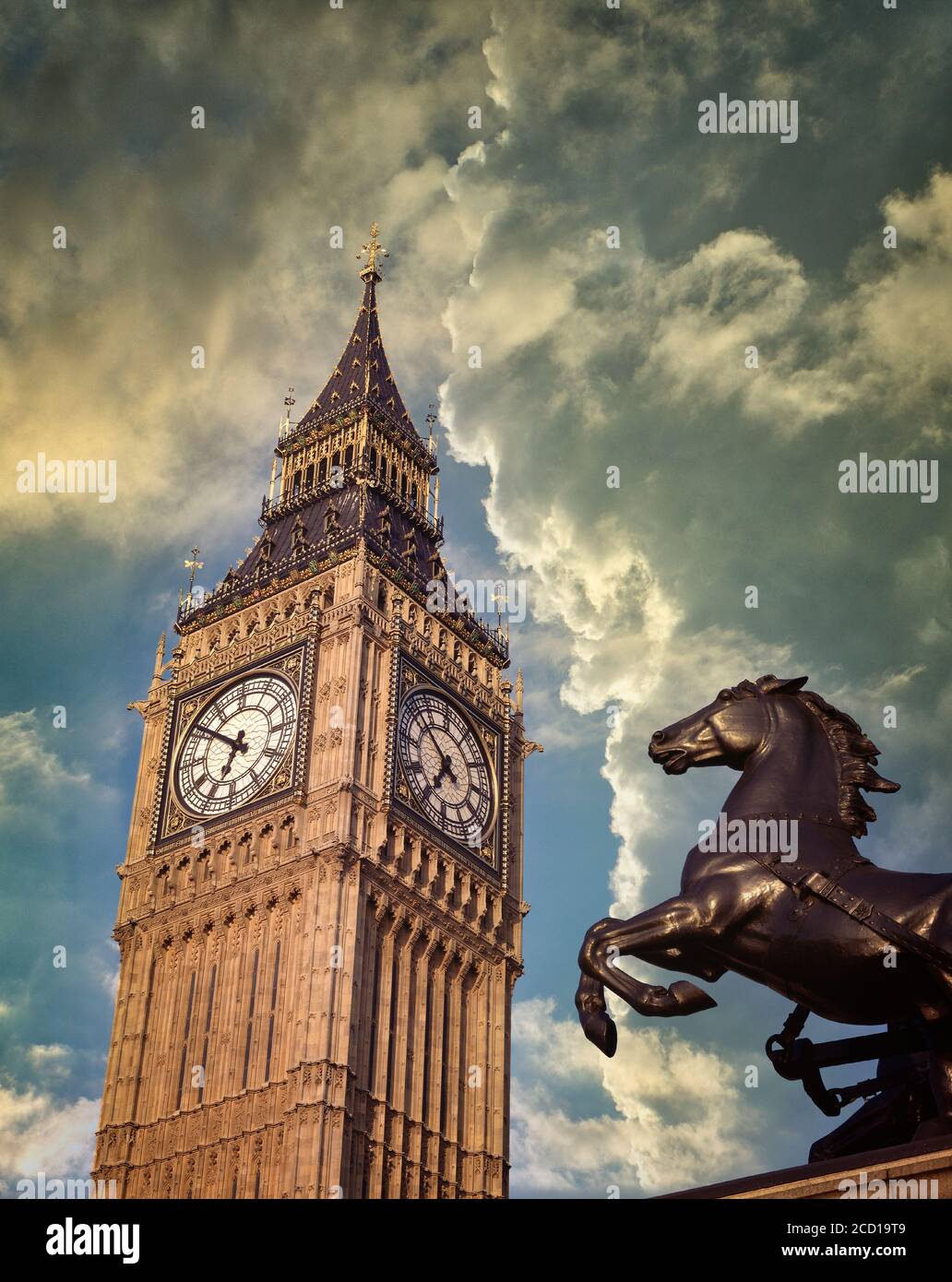 GB - LONDON: Elizabeth Tower (Big Ben) am Houses of Parliament Stockfoto