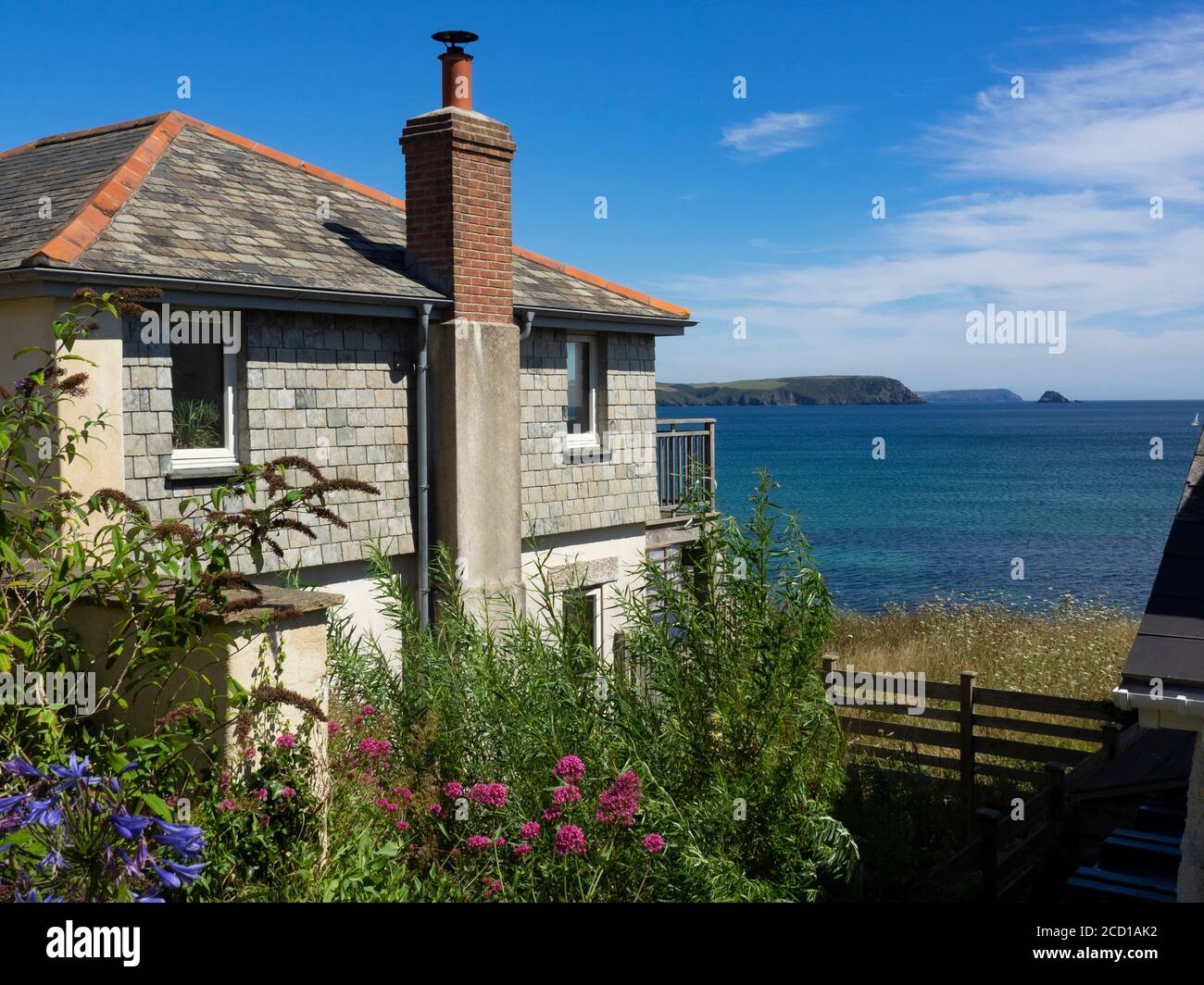 Haus mit Meerblick, Portscatho, Roseland Peninsula, Cornwall, UK Stockfoto