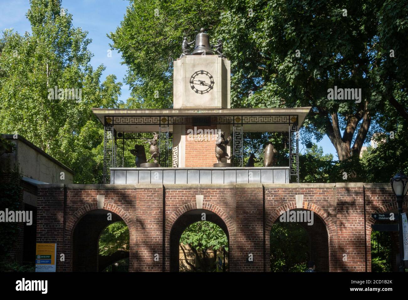 Delacorte Clock ist eine der beliebtesten Sehenswürdigkeiten im Central Park, New York City, USA Stockfoto