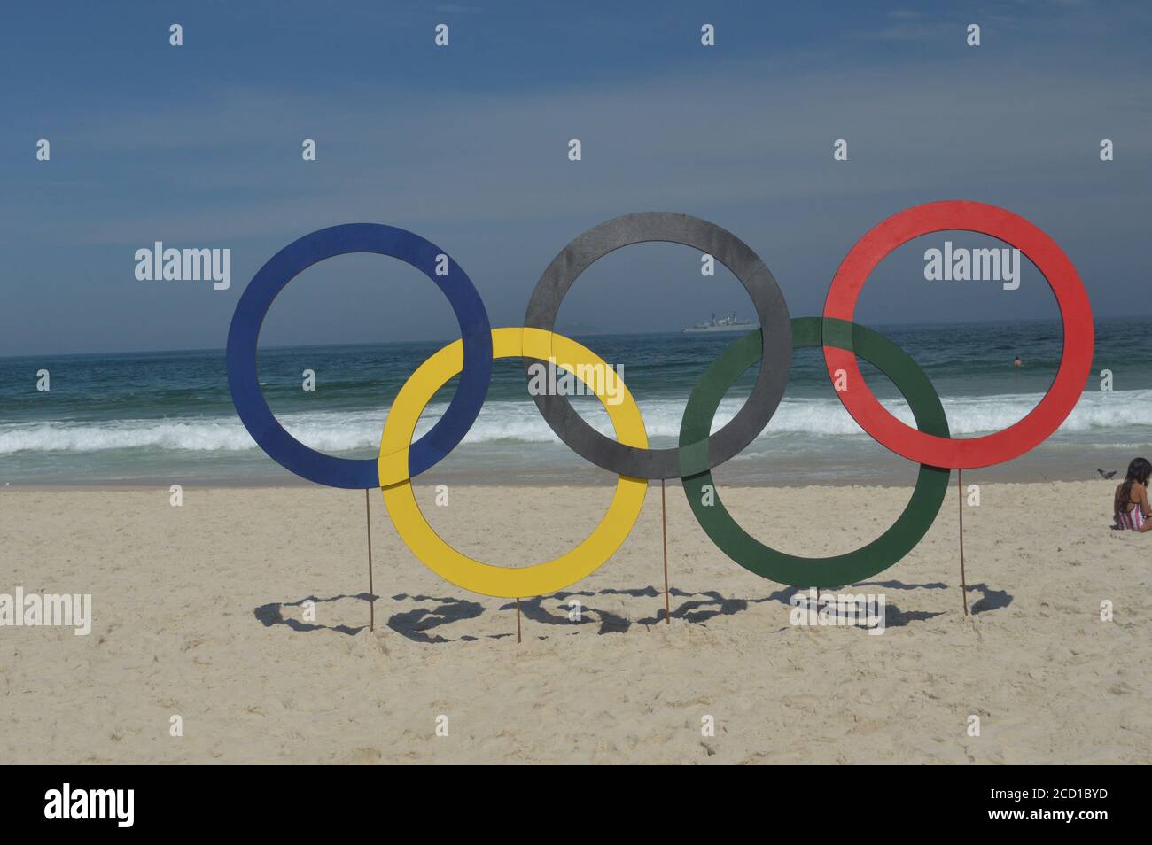 Copacabana Strand während der olympischen Spiele Rio 2016 Brasilien olympic Logo am Strand Stockfoto