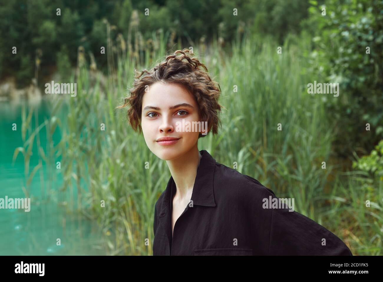 Schonheit Madchen Suchen Natur Entspannung Sinnlichkeit Sexy Frauen Junge Jugend Junge Tumblr Madchen Filmische Chic Stockfotografie Alamy