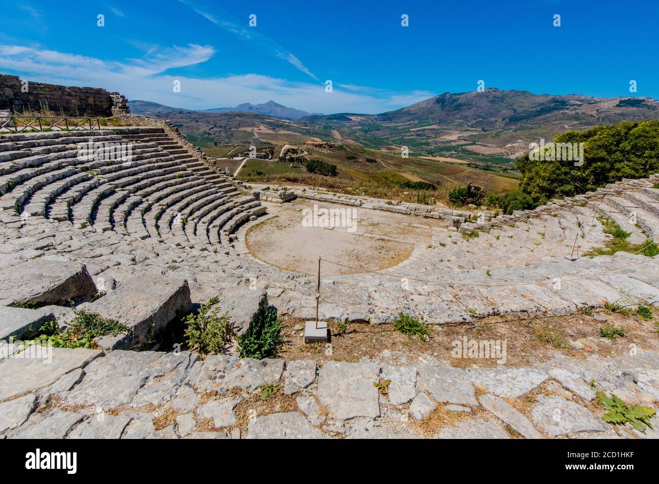 Blick auf das Griechische Theater in den Segesta Ruinen im Nordwesten Siziliens bei Alcamo, Italien Stockfoto